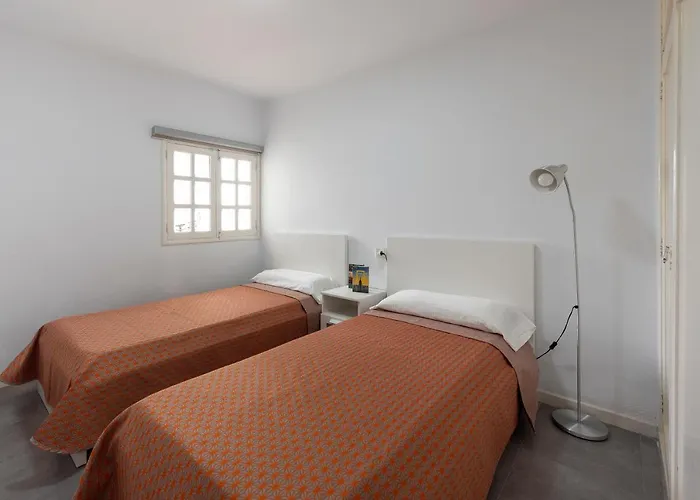 Lava Teneguia, 5 Guests In 2 Bedrooms * Puerto del Carmen (Lanzarote)