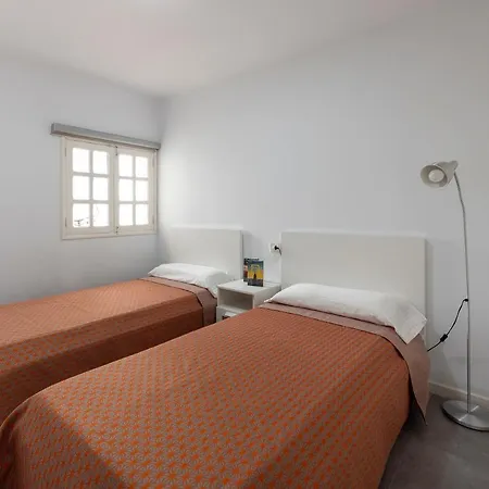 Lava Teneguia, 5 Guests In 2 Bedrooms * Puerto del Carmen (Lanzarote)